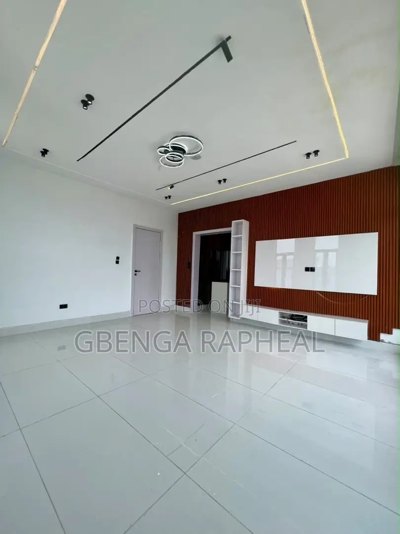 5bdrm Duplex in Ajah for sale in Ajah