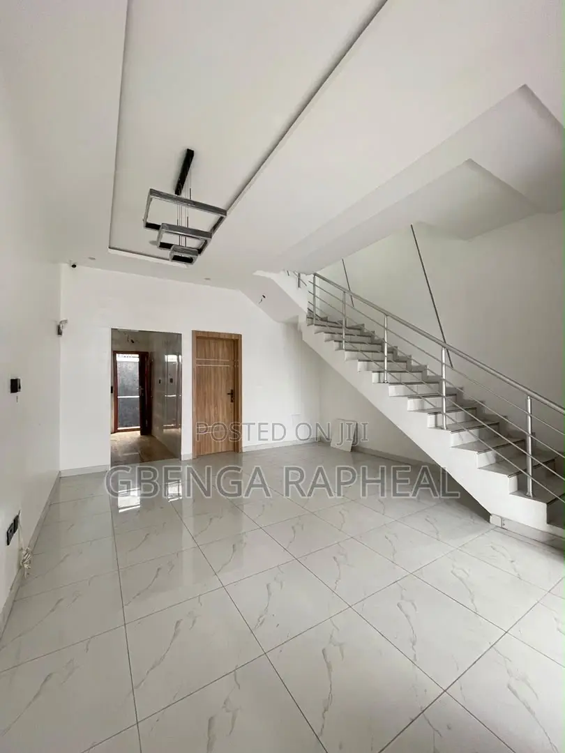 3bdrm Townhouse/Terrace in Chevron, Lekki for sale in Lekki