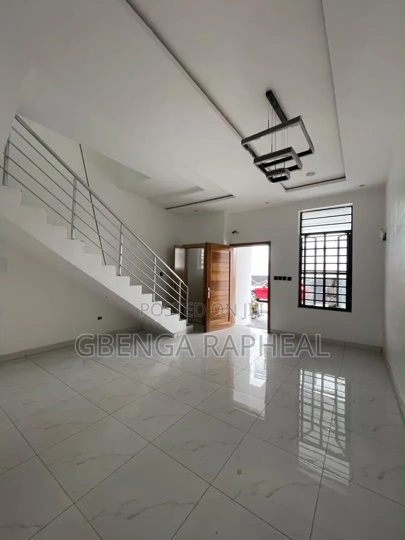 3bdrm Townhouse/Terrace in Chevron, Lekki for sale in Lekki