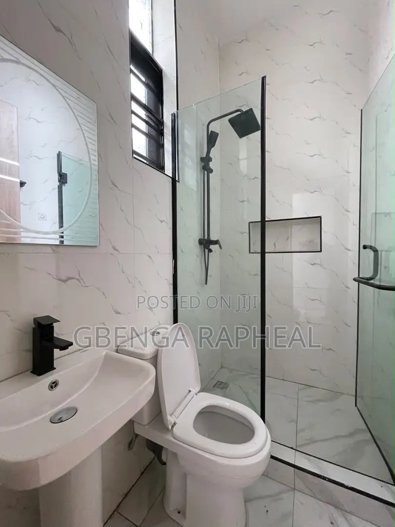 3bdrm Townhouse/Terrace in Chevron, Lekki for sale in Lekki