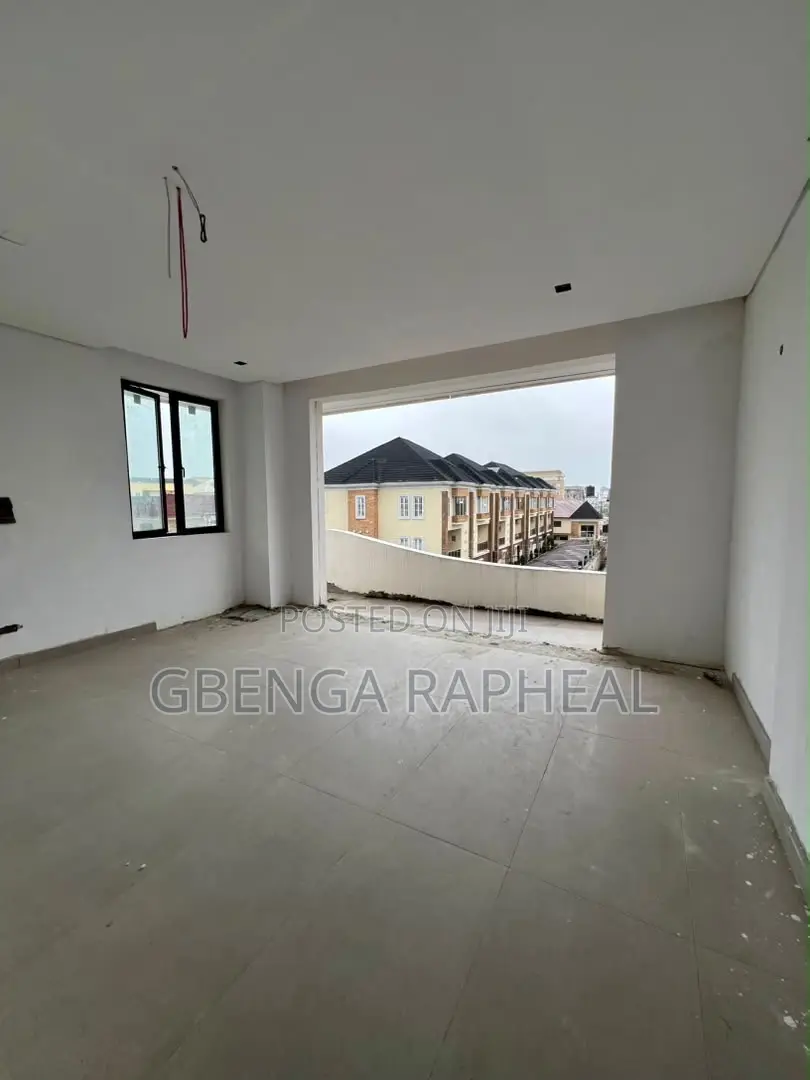 3bdrm Apartment in Victoria Island for sale in Victoria Island