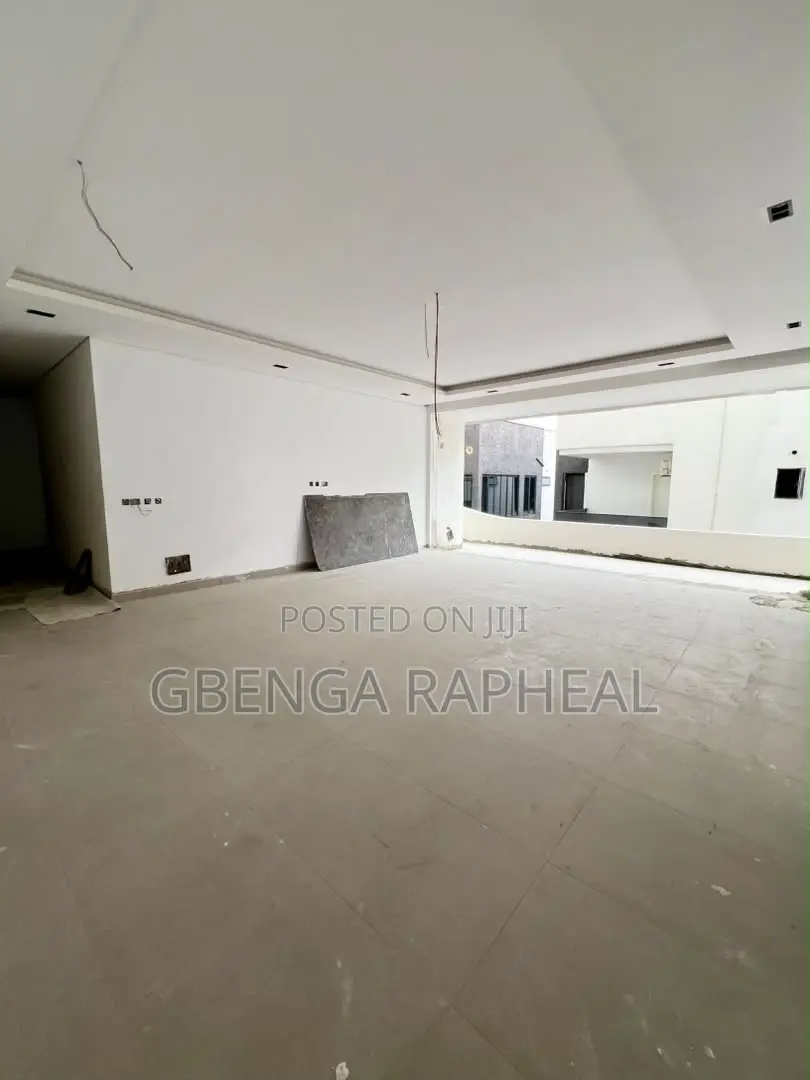 3bdrm Apartment in Victoria Island for sale in Victoria Island