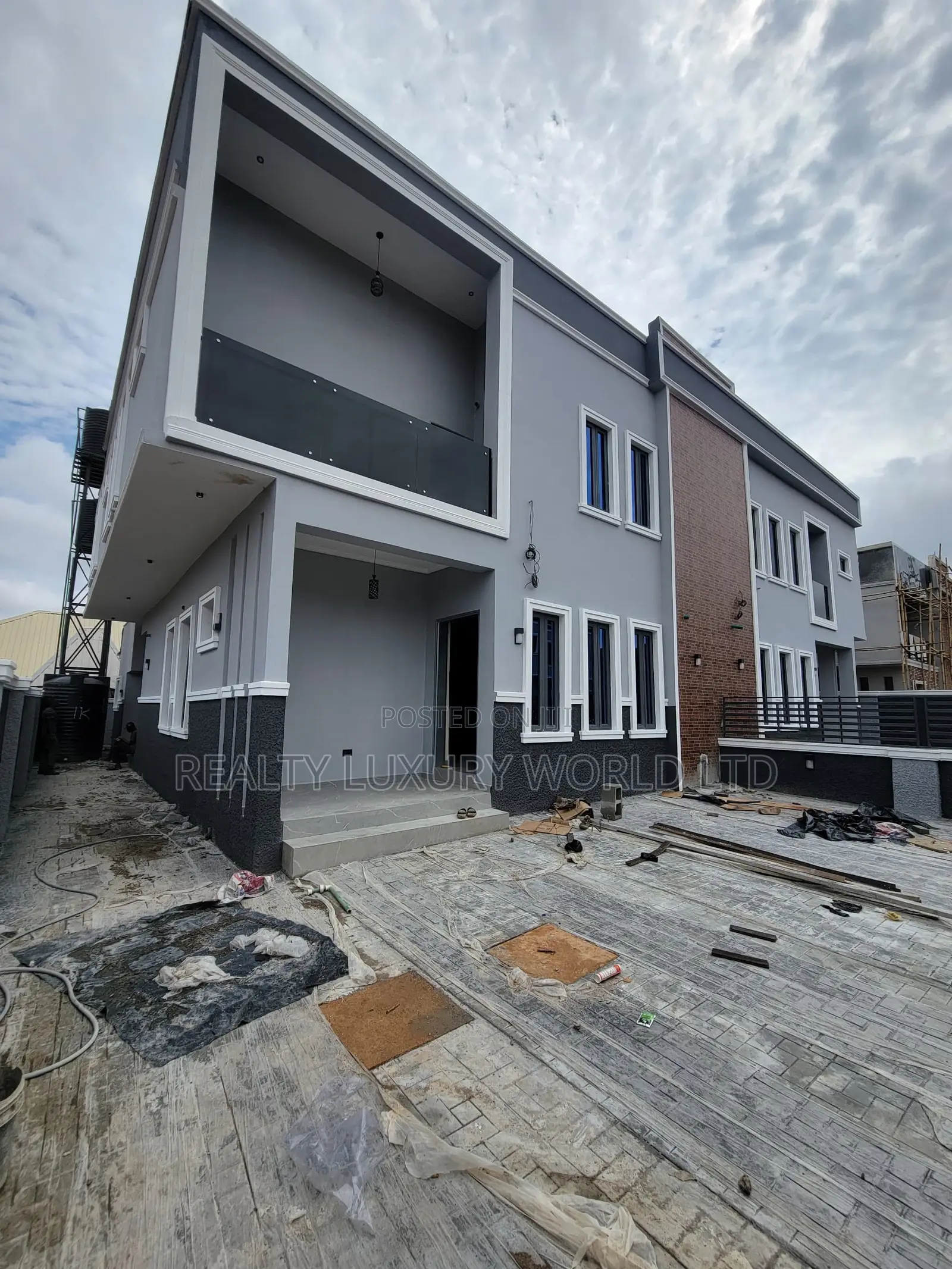 5bdrm Block of Flats in Sabon Lugbe for rent in Sabon Lugbe