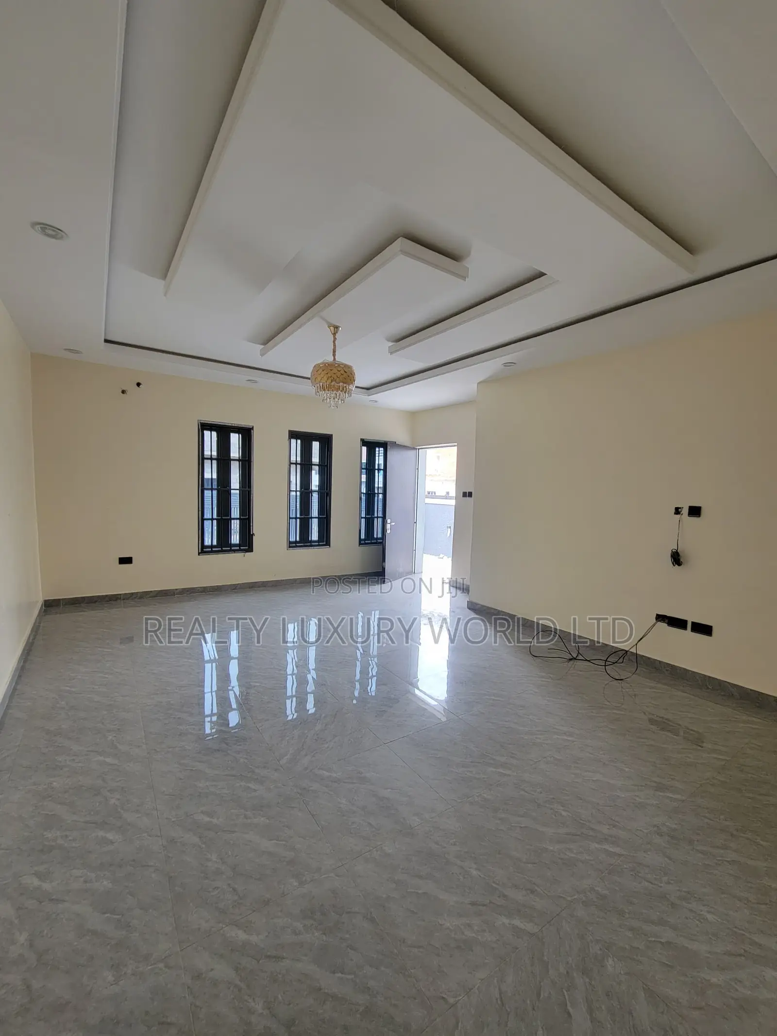 5bdrm Block of Flats in Sabon Lugbe for rent in Sabon Lugbe