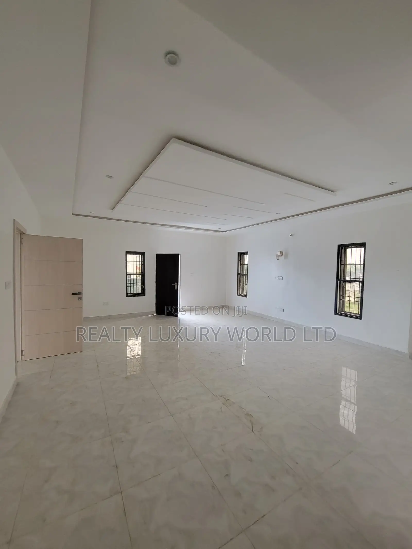 6bdrm Duplex in Kiami for sale in Kiami