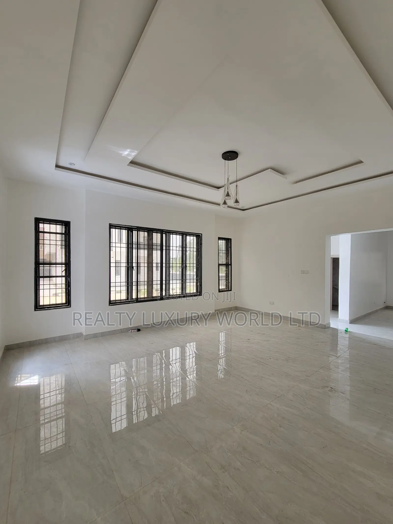 6bdrm Duplex in Kiami for sale in Kiami