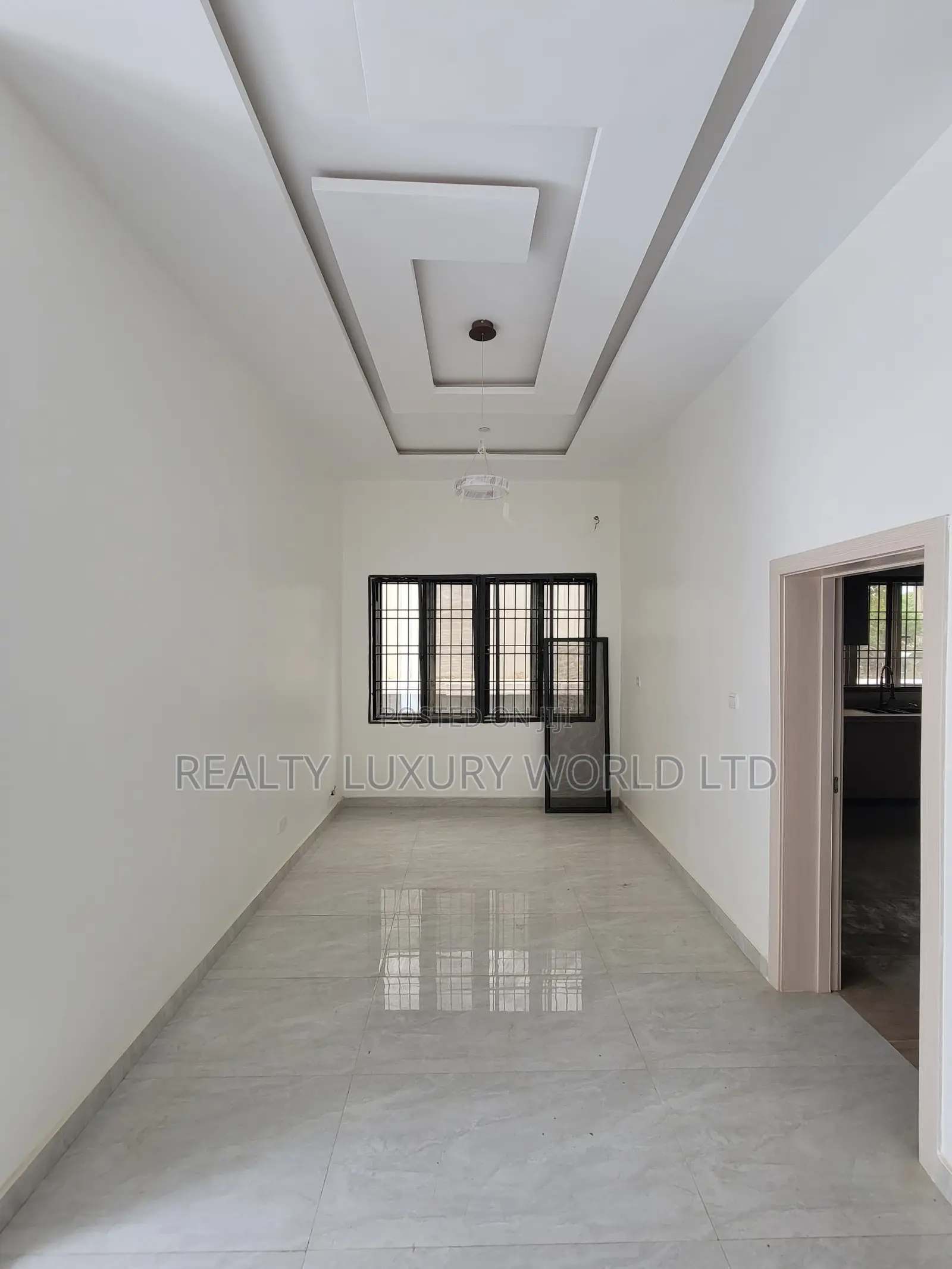 6bdrm Duplex in Kiami for sale in Kiami