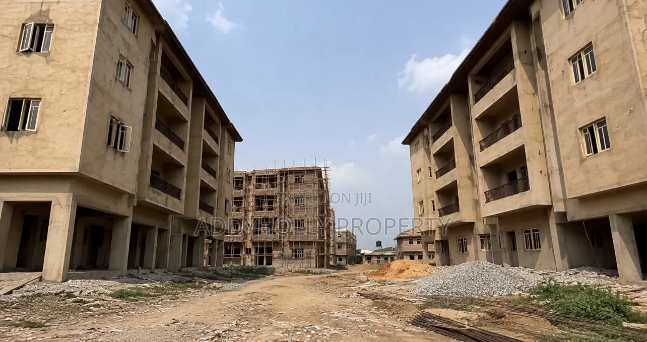 2bdrm Apartment in Okota for sale in Okota
