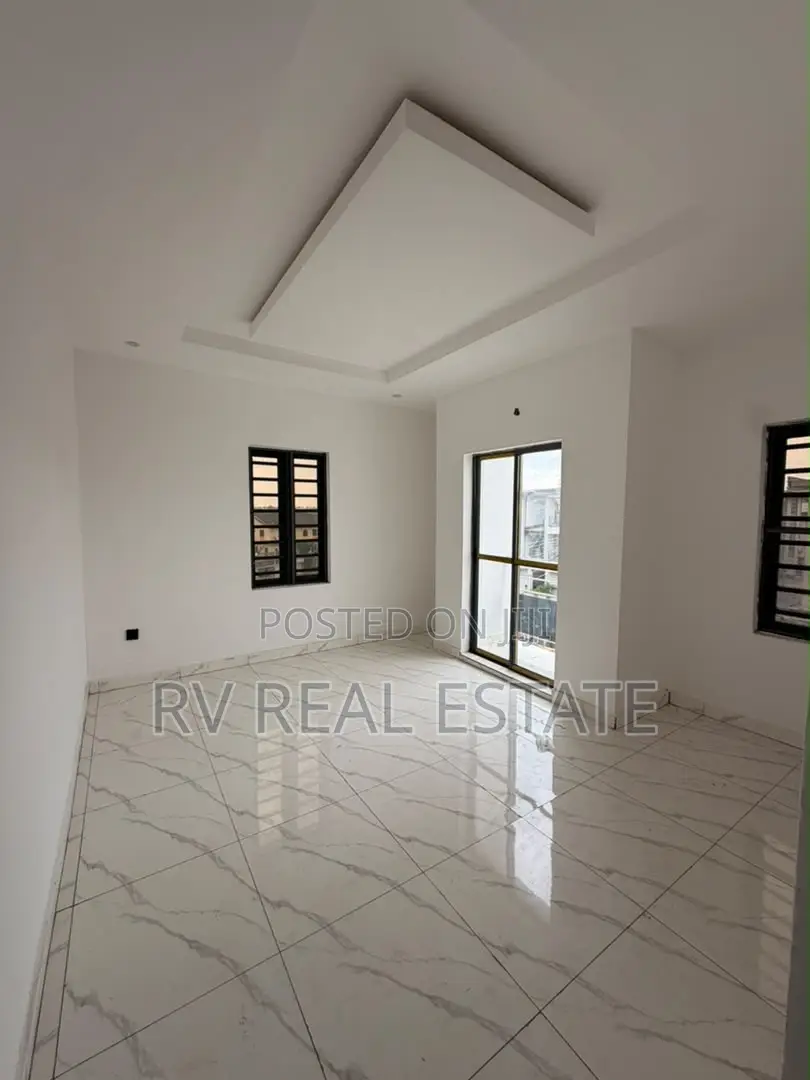 3bdrm Apartment in Gbagada for sale in Gbagada