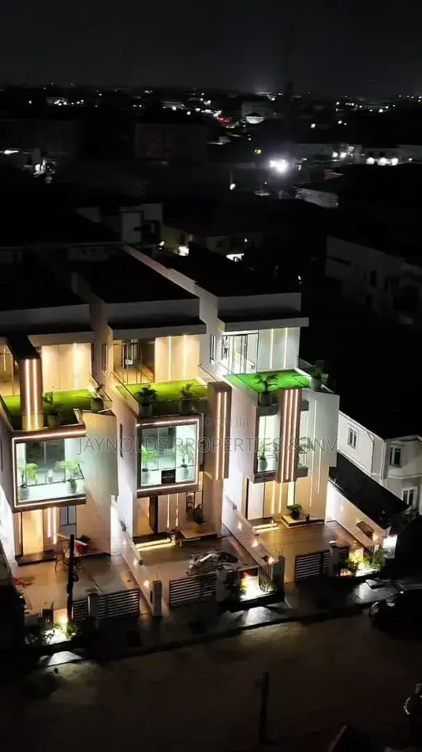 5bdrm Duplex in Ikota for sale in Ikota