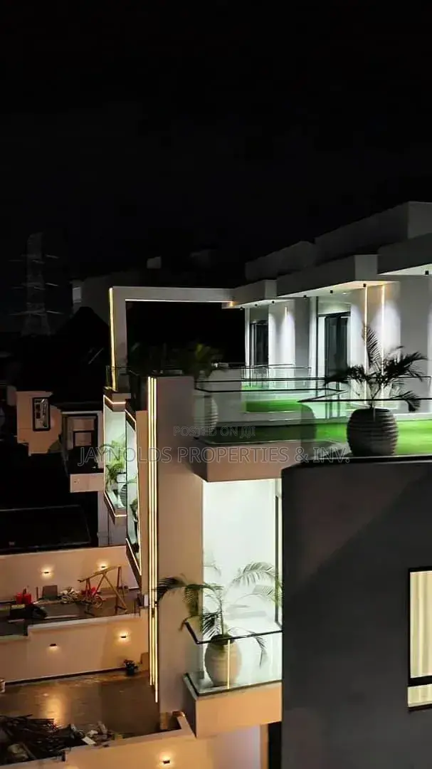 5bdrm Duplex in Ikota for sale in Ikota