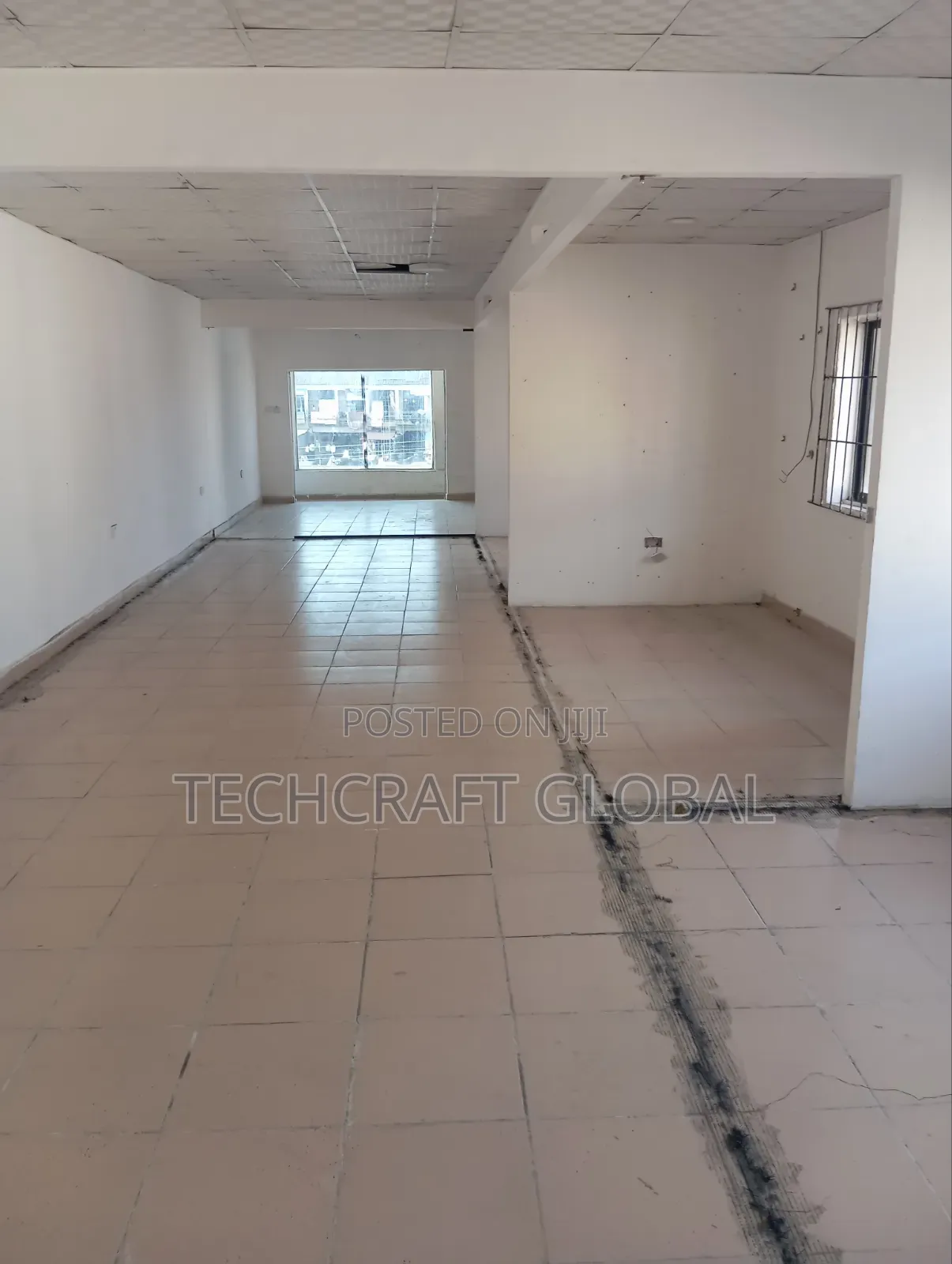Very Spacious Shop/Office/Hall +2 Toilet to Let Directly Facing Expres in Sangotedo