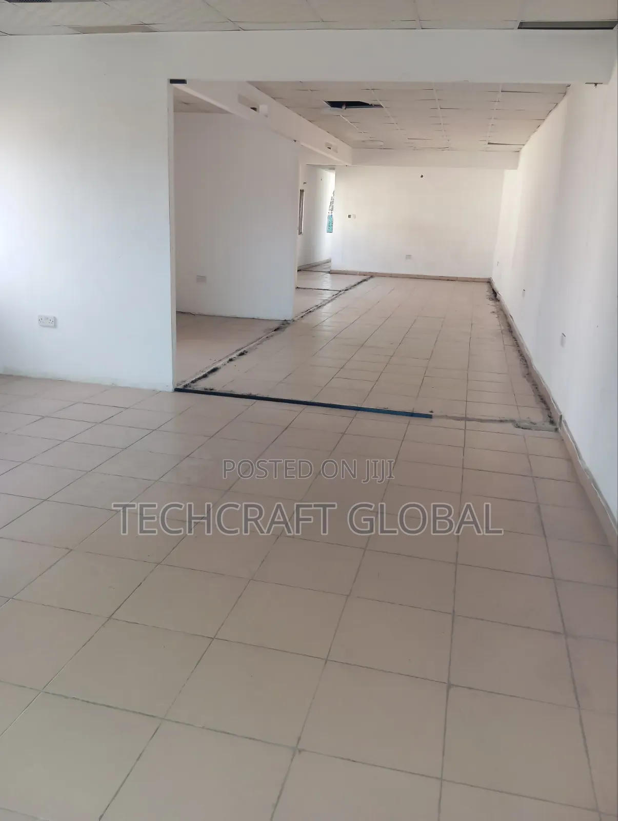 Very Spacious Shop/Office/Hall +2 Toilet to Let Directly Facing Expres in Sangotedo