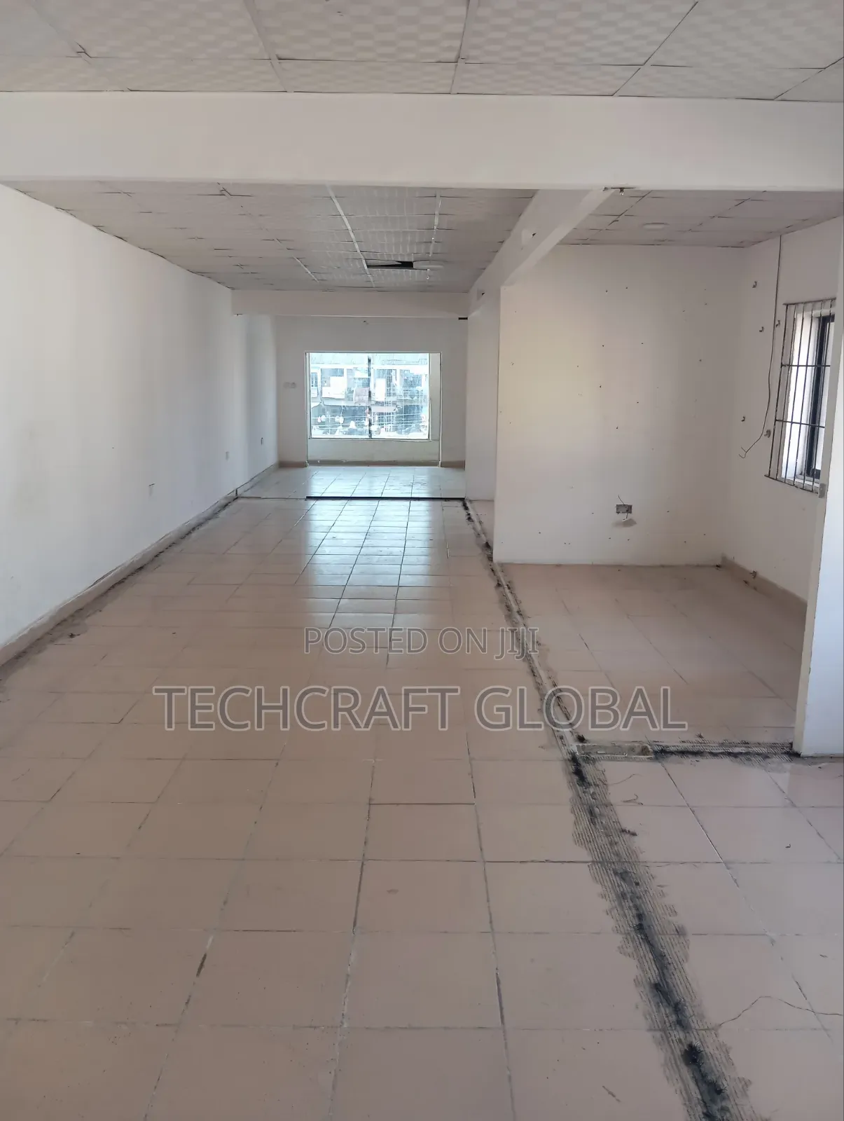 Very Spacious Shop/Office/Hall +2 Toilet to Let Directly Facing Expres in Sangotedo