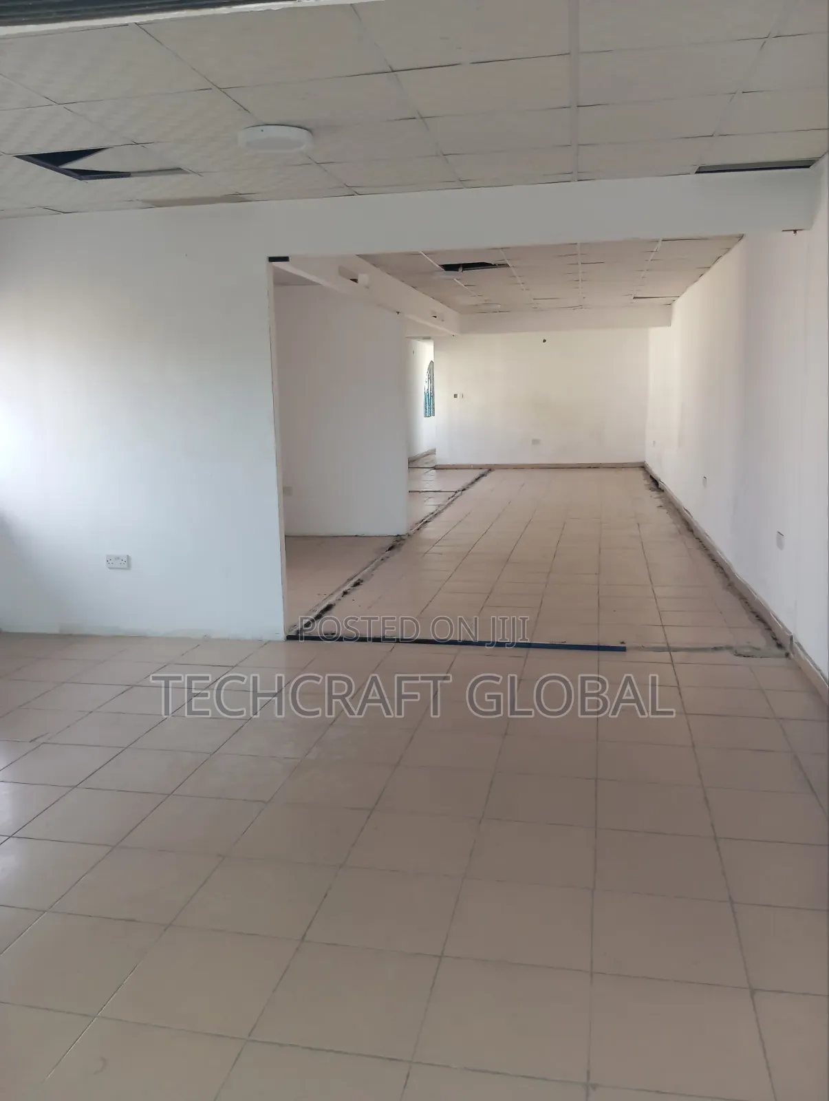 Very Spacious Shop/Office/Hall +2 Toilet to Let Directly Facing Expres in Sangotedo