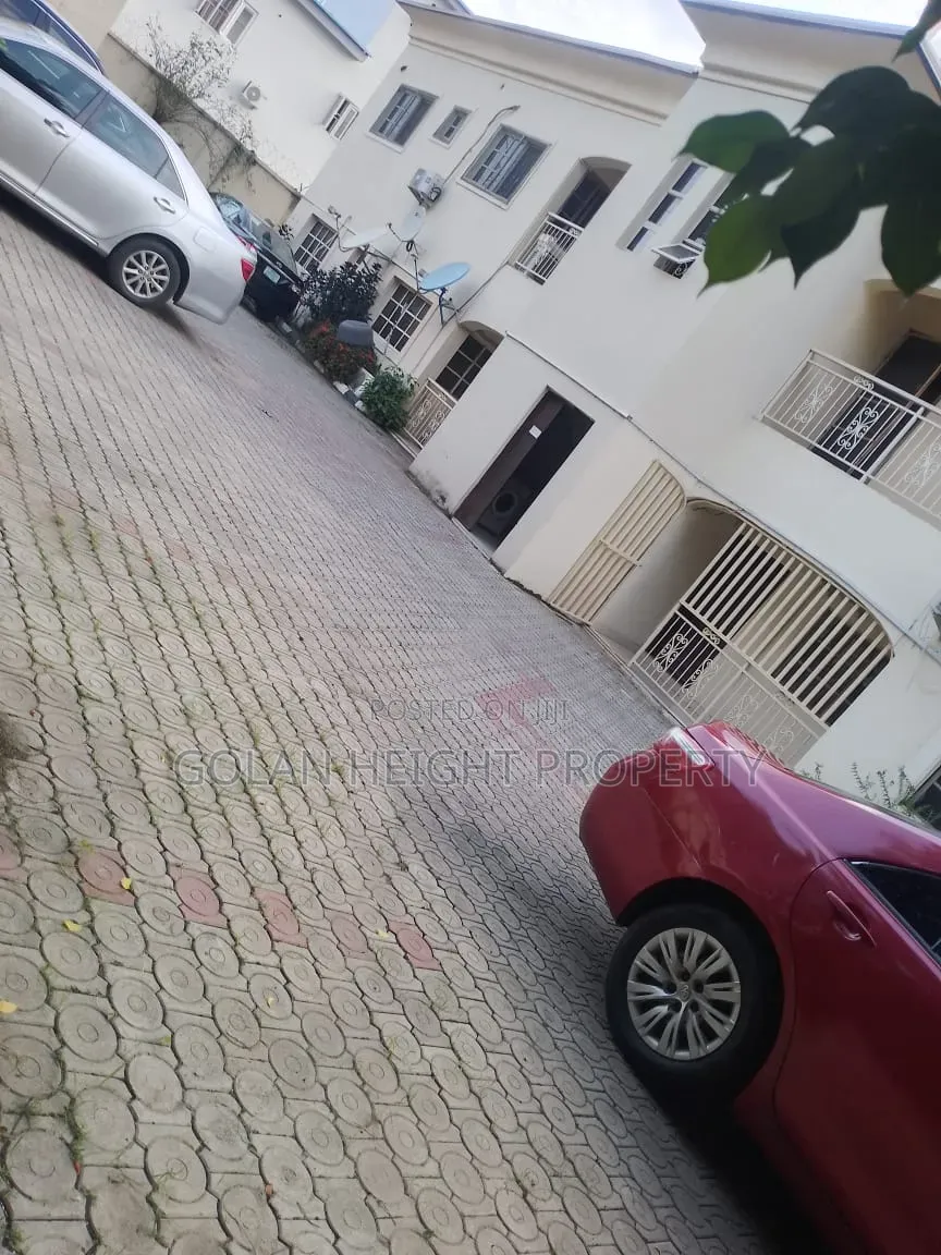 3bdrm Block of Flats in Gwarinpa Estate, Bunkoro for sale in Bunkoro
