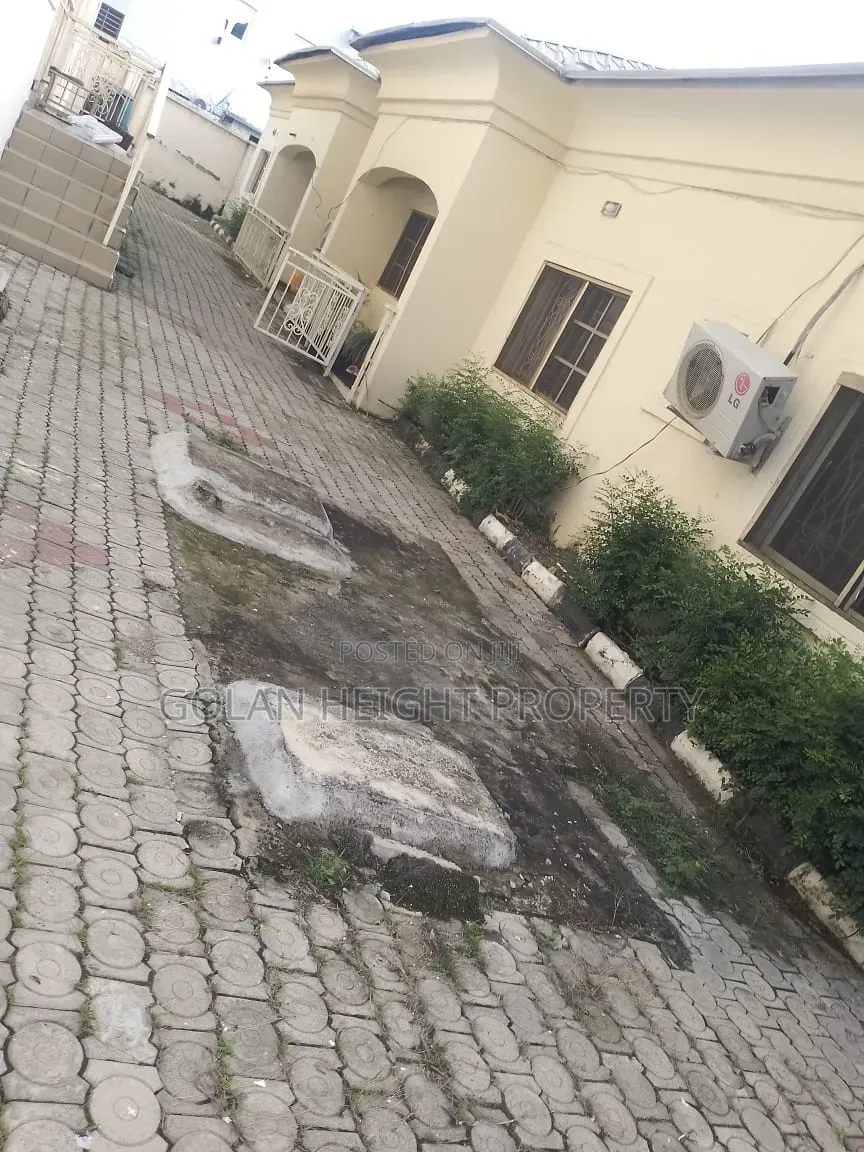3bdrm Block of Flats in Gwarinpa Estate, Bunkoro for sale in Bunkoro
