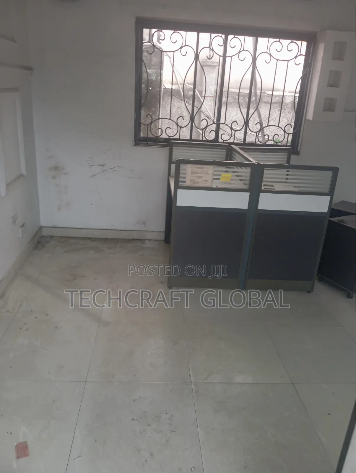 Shop to Let Facing the Express in Olokonla