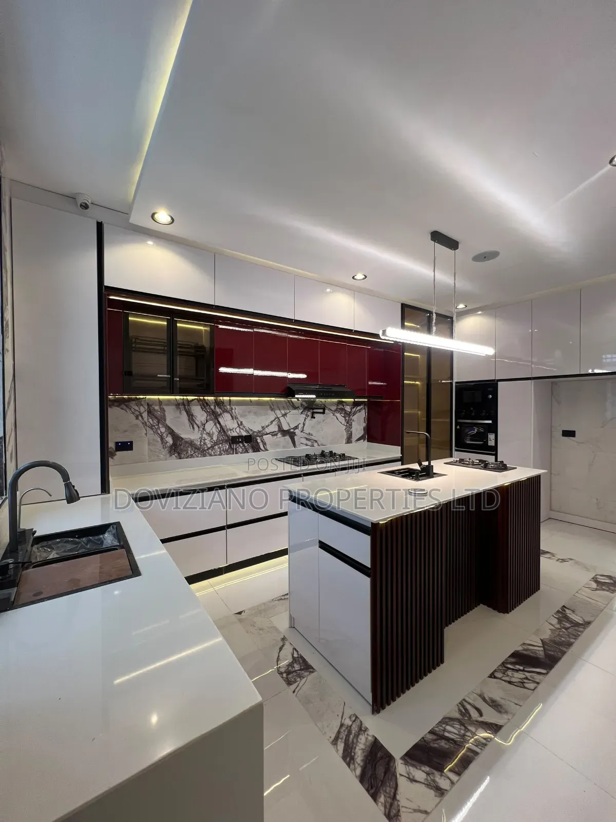 5bdrm Duplex in Chevron for sale in Chevron