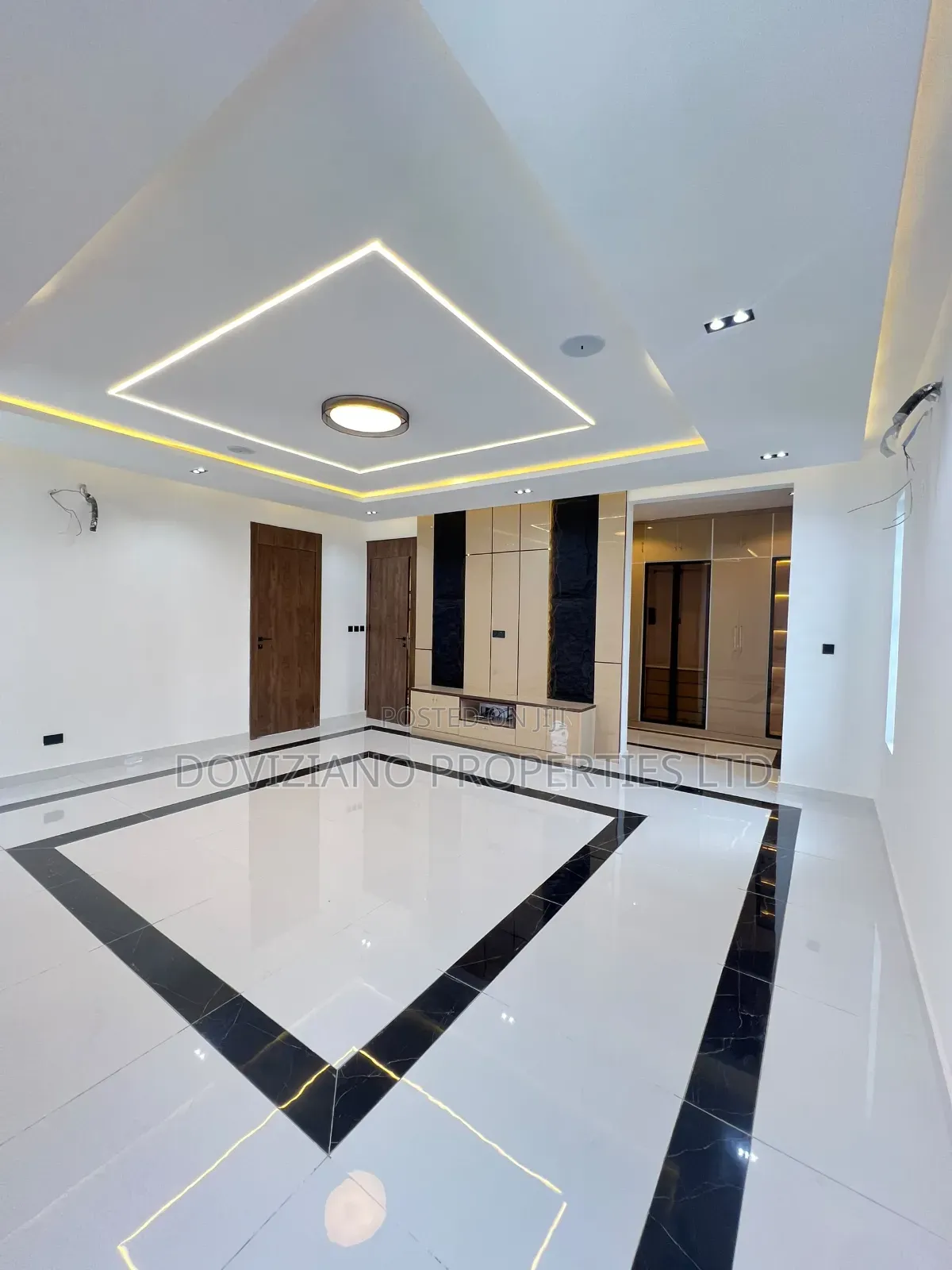 5bdrm Duplex in Chevron for sale in Chevron
