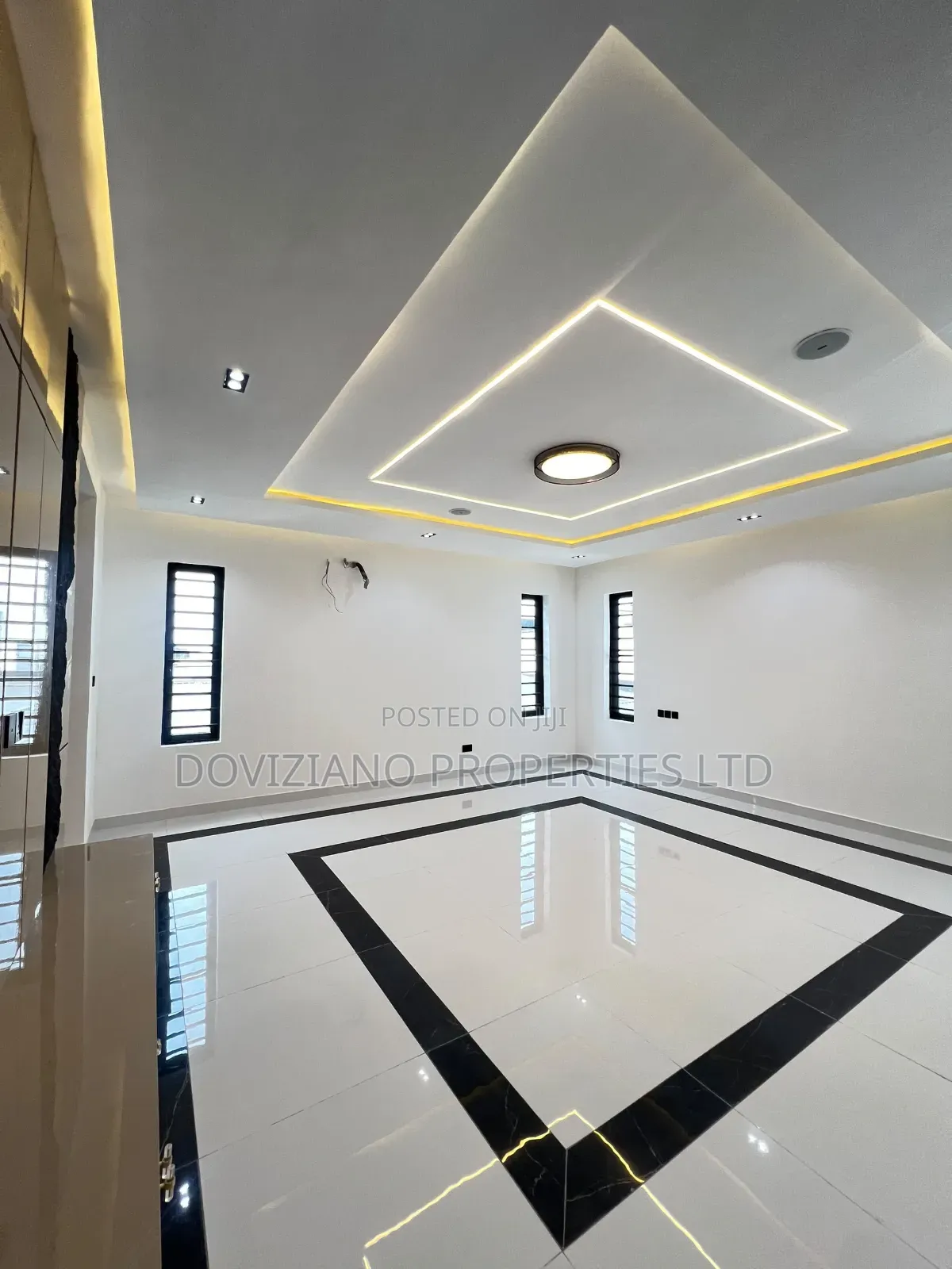 5bdrm Duplex in Chevron for sale in Chevron