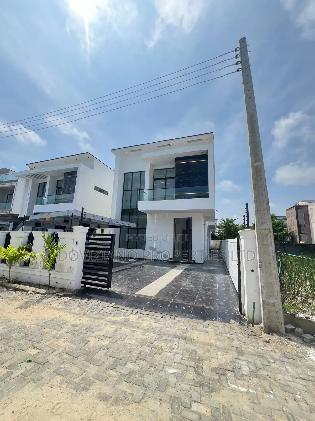 5bdrm Duplex in Chevron for sale in Chevron