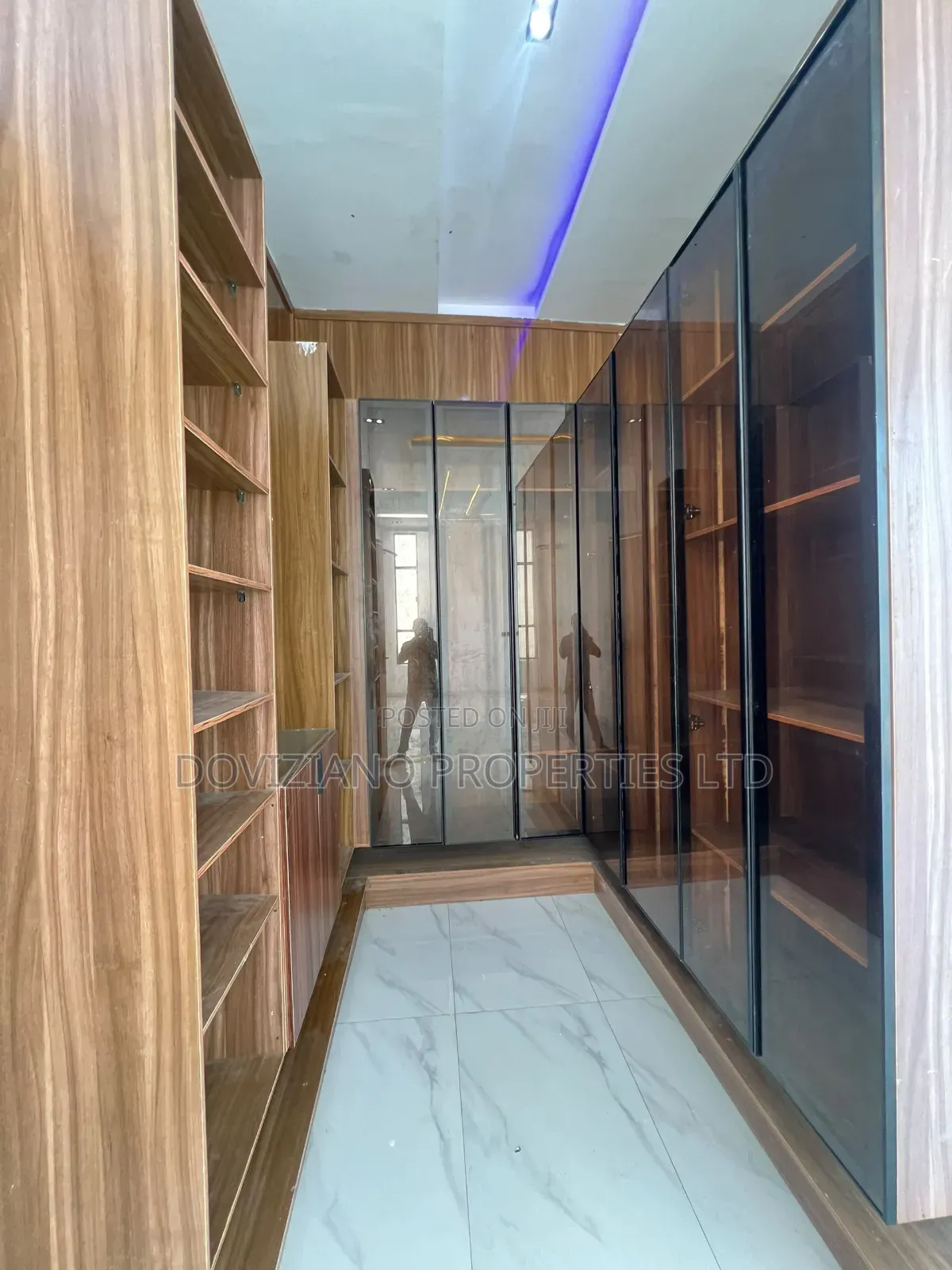 5bdrm Duplex in Chevron for sale in Chevron
