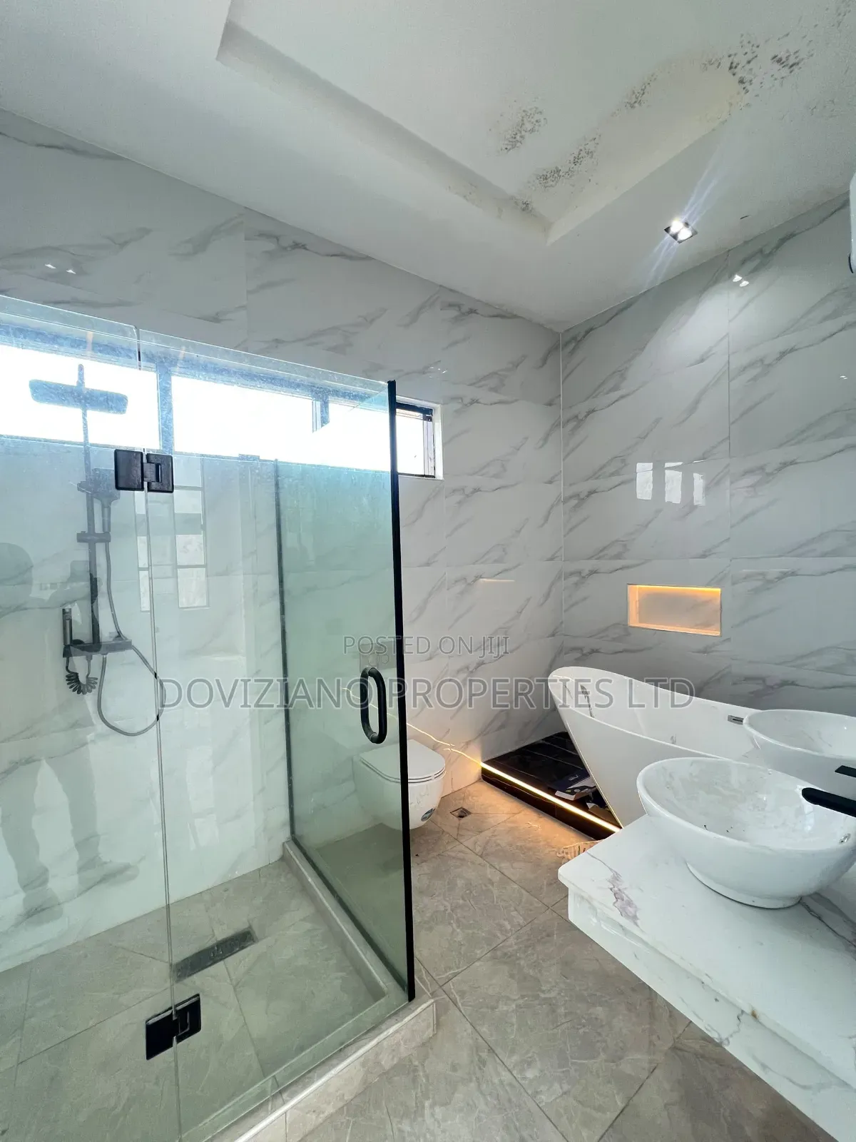 5bdrm Duplex in Chevron for sale in Chevron