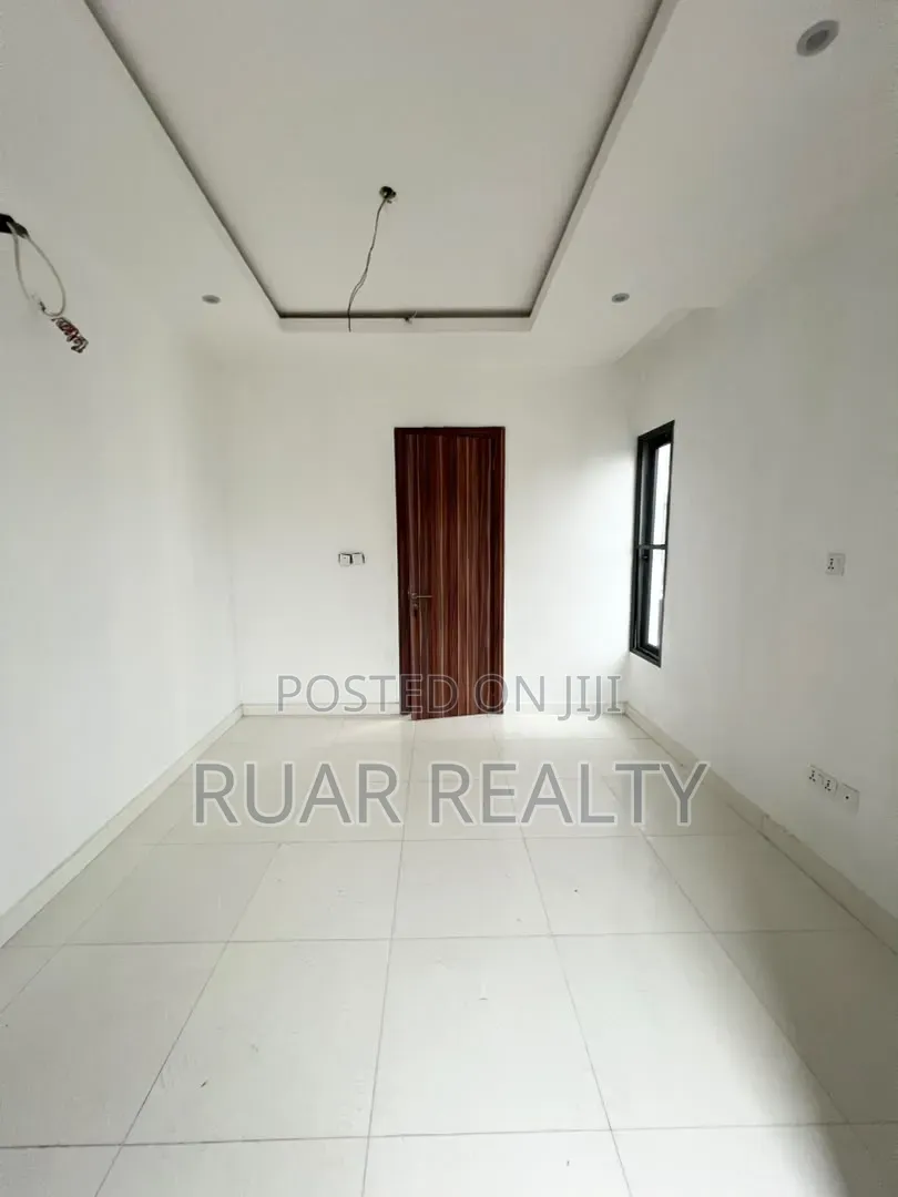 2bdrm Apartment in Lekki Expressway for sale in Lekki Expressway