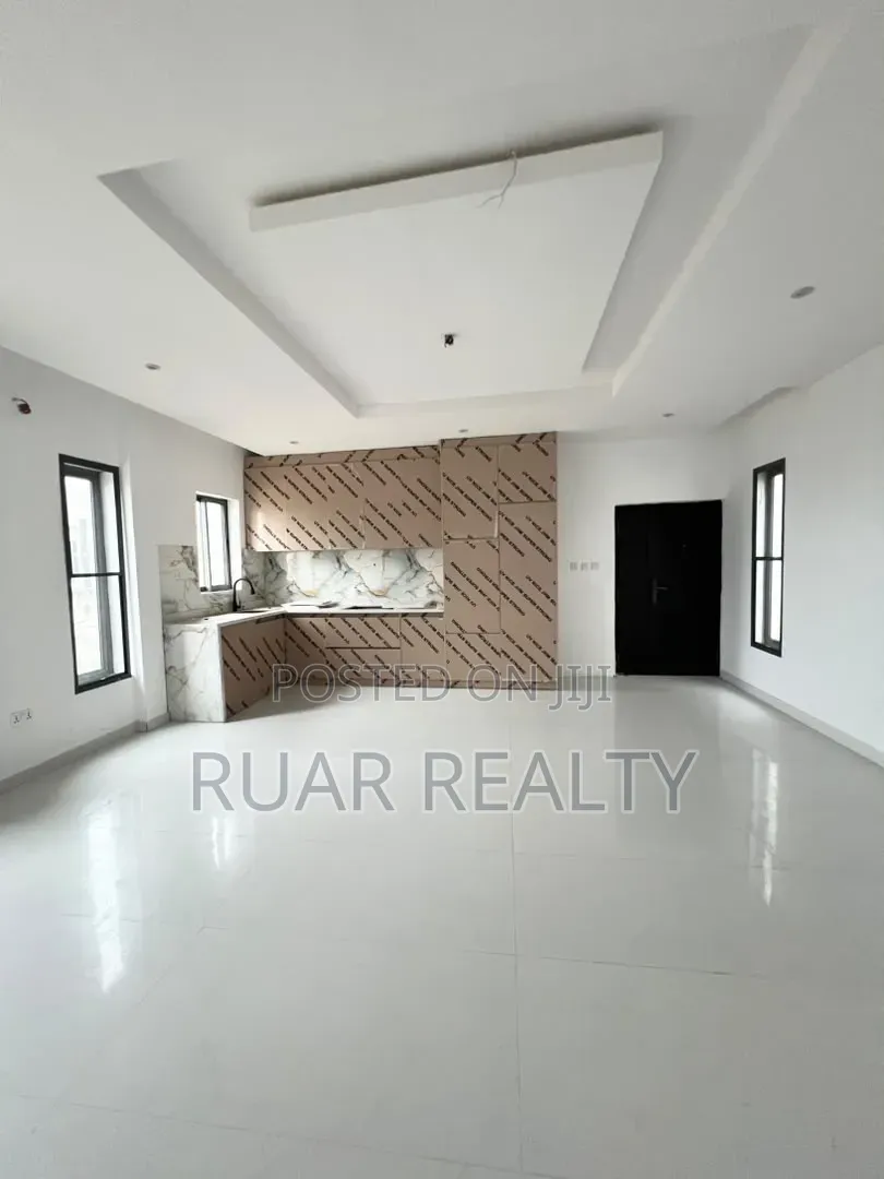 2bdrm Apartment in Lekki Expressway for sale in Lekki Expressway