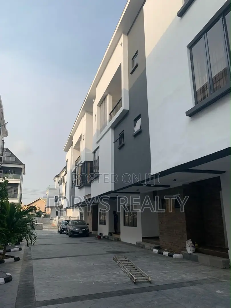 3bdrm Duplex in Lekki Phase 2 for rent in Lekki Phase 2