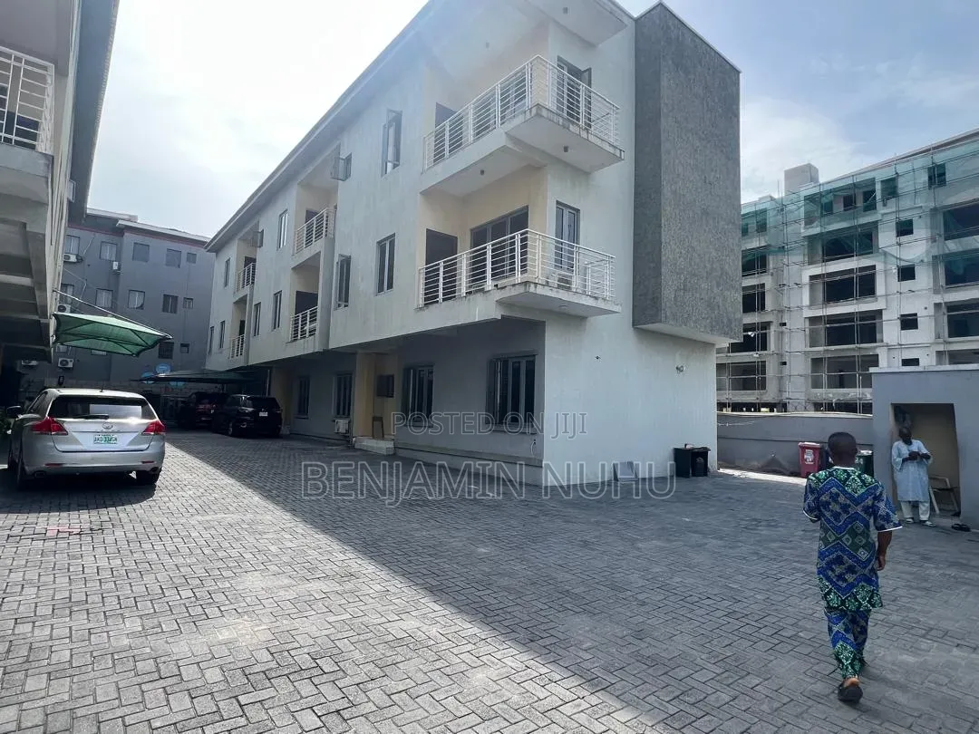 4bdrm Townhouse / Terrace in Elegushi-Ikate for rent in Ikate