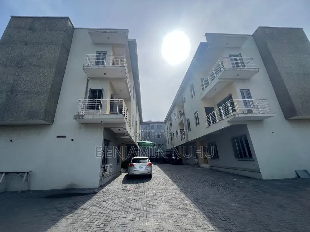 4bdrm Townhouse / Terrace in Elegushi-Ikate for rent in Ikate