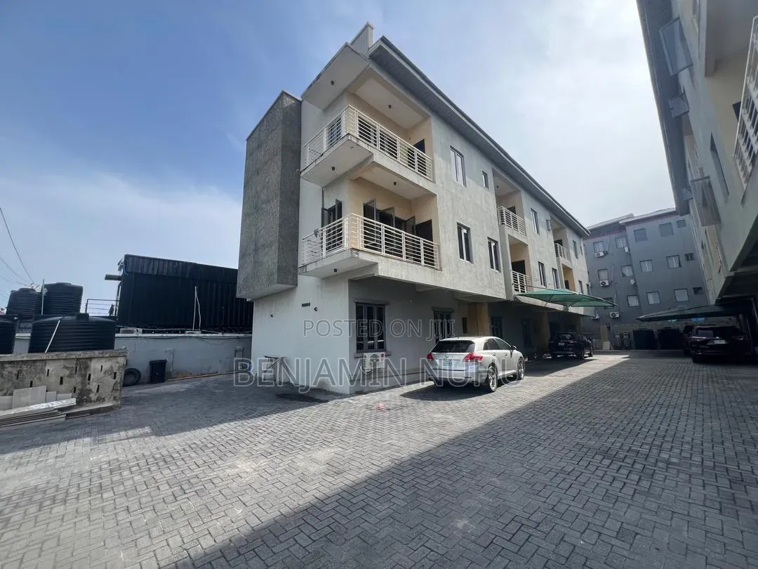 4bdrm Townhouse / Terrace in Elegushi-Ikate for rent in Ikate