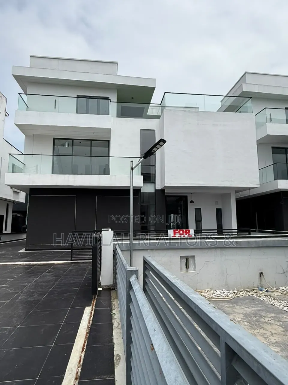 5bdrm Duplex in Lekki Expressway for sale in Lekki Expressway