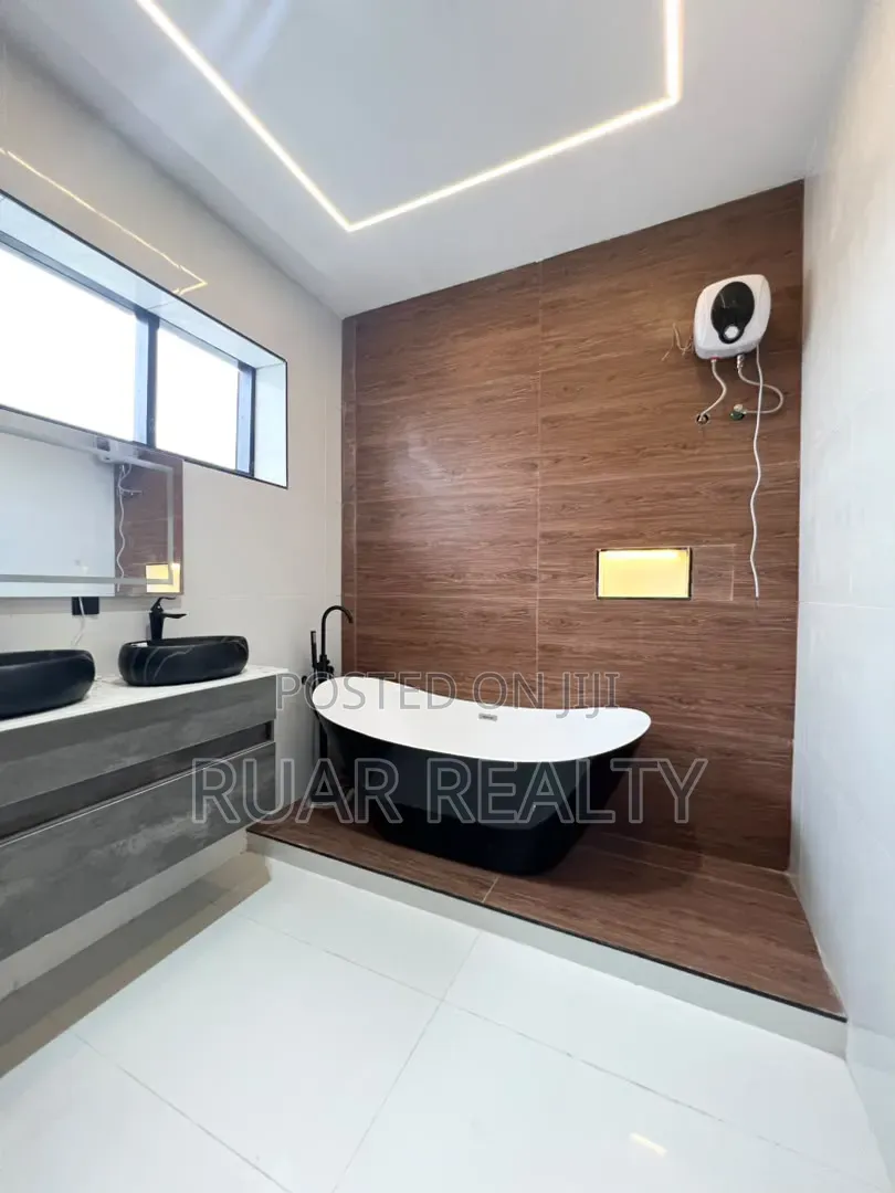 5bdrm Duplex in Ikota for sale in Ikota