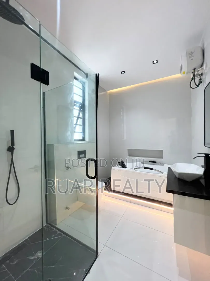 5bdrm Duplex in Lekki Phase 1 for sale in Lekki Phase 1