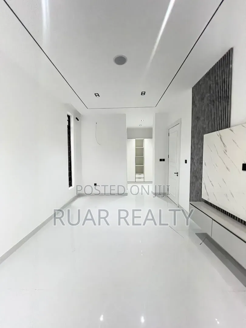 5bdrm Duplex in Lekki Phase 1 for sale in Lekki Phase 1