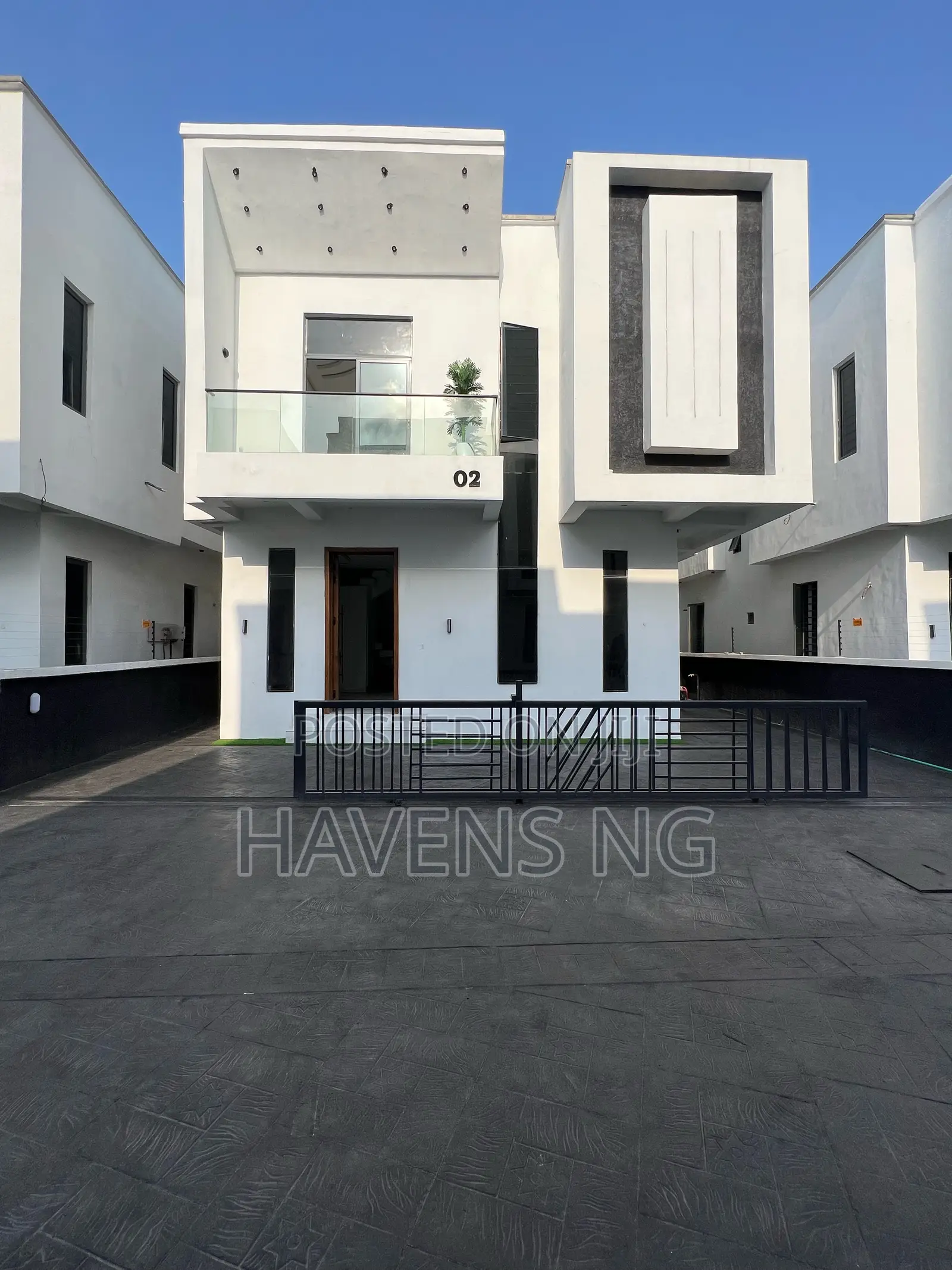 4bdrm Duplex in Idado for sale in Idado