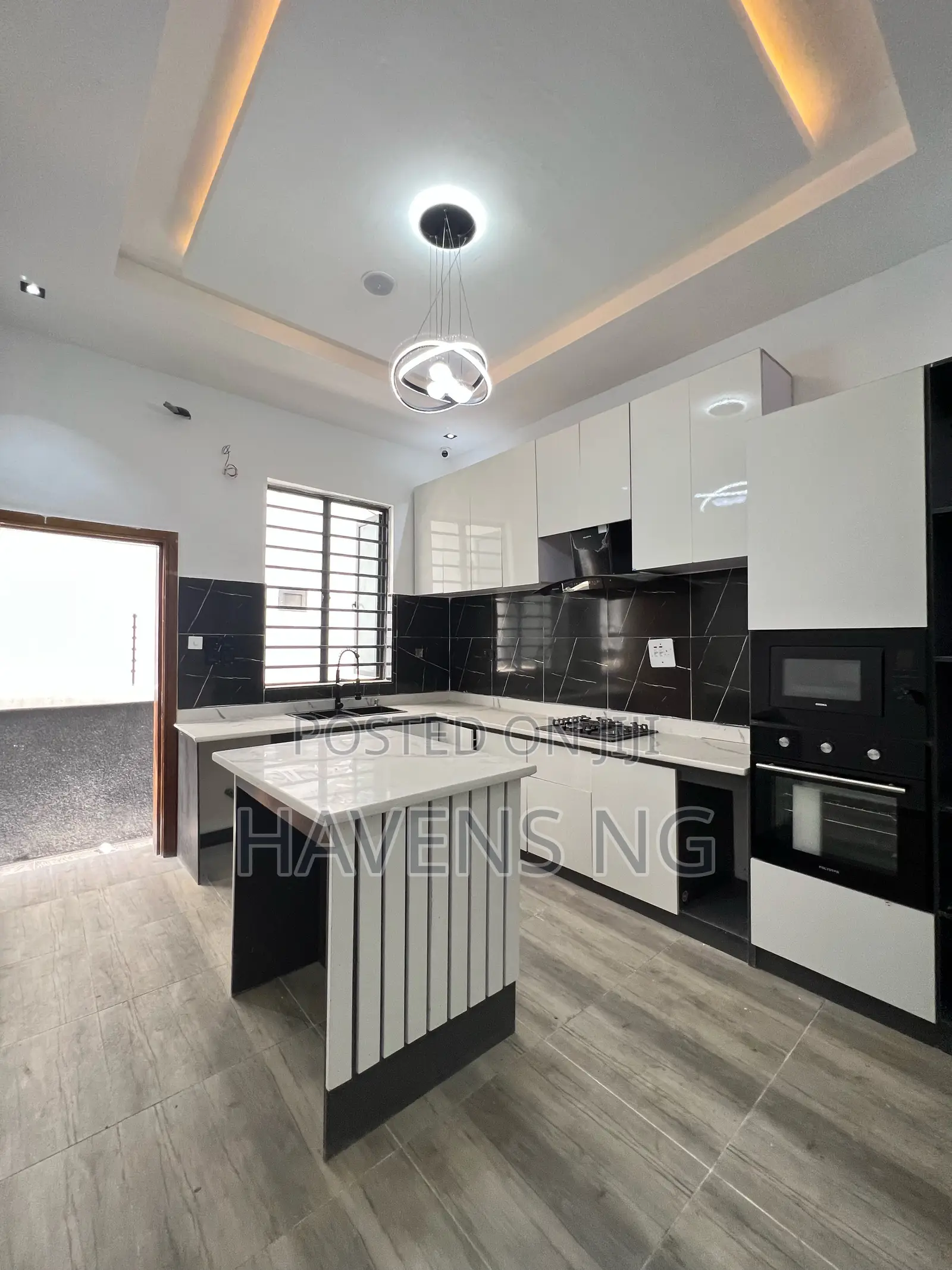 4bdrm Duplex in Idado for sale in Idado