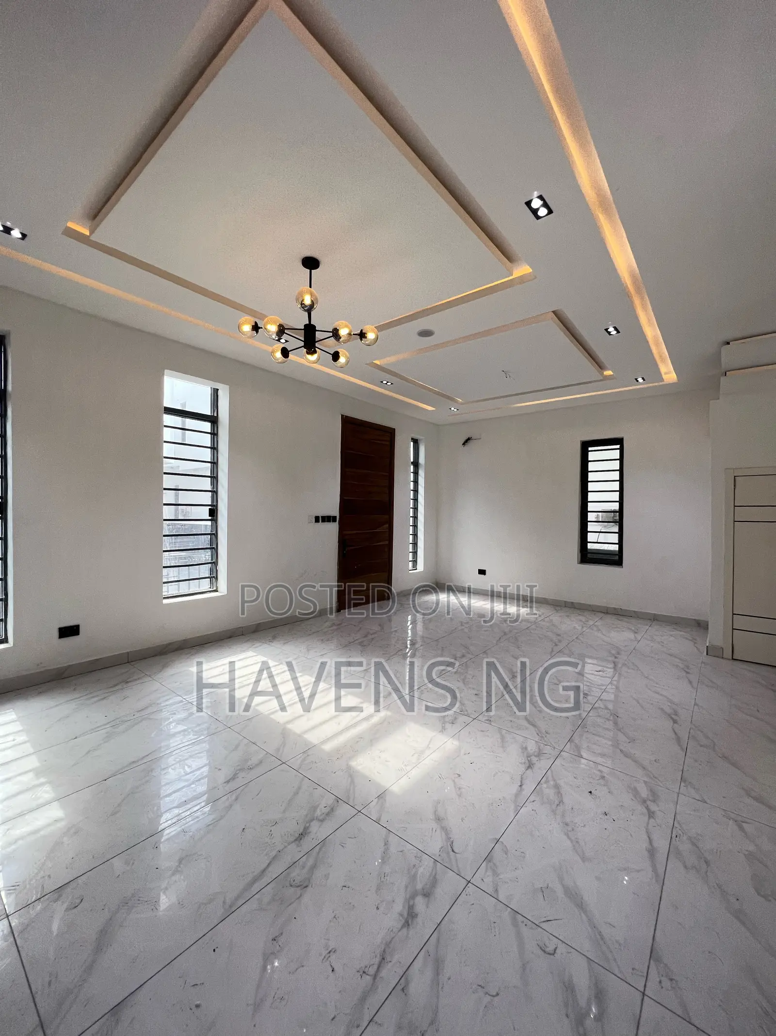 4bdrm Duplex in Idado for sale in Idado