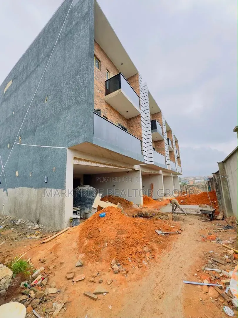 4bdrm Duplex in Magodo Gra Phase 1 for sale in GRA Phase 1