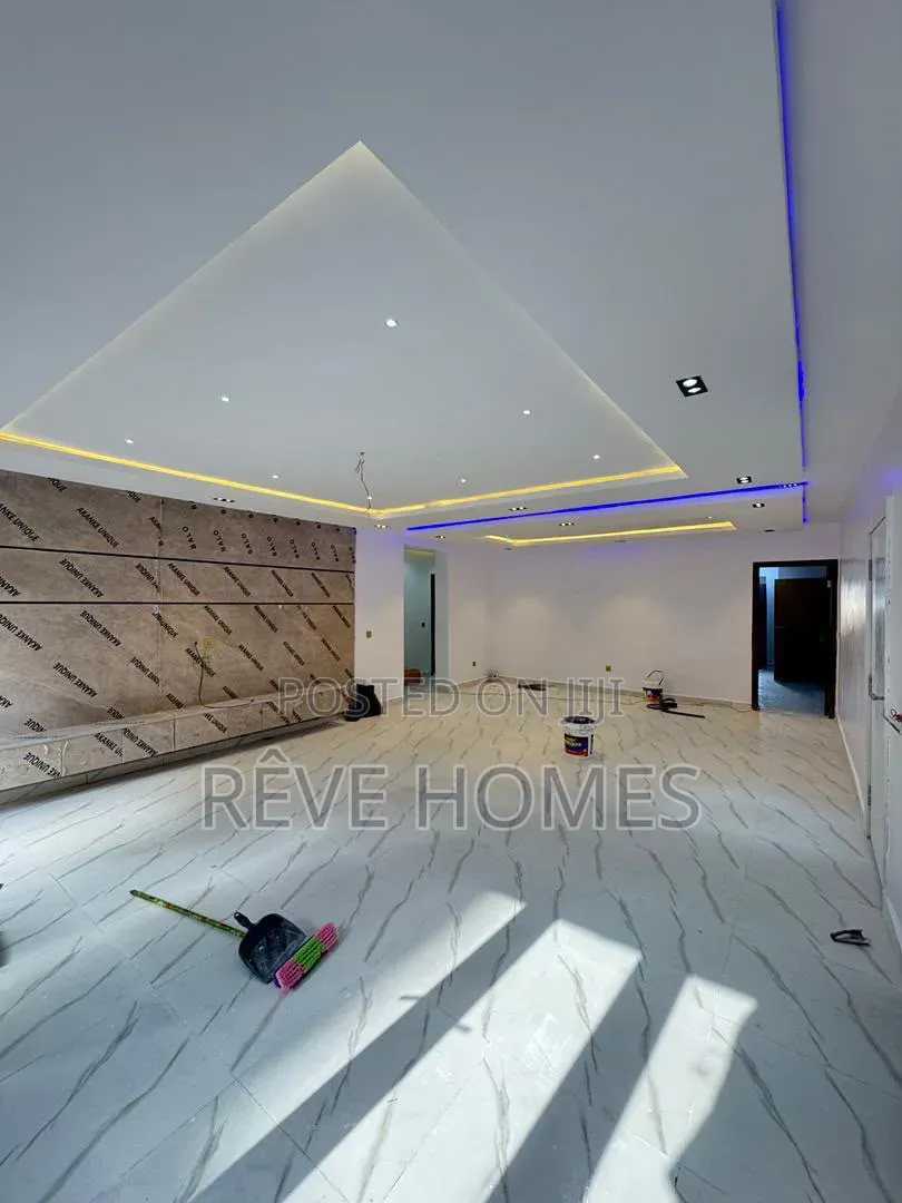 Furnished 3bdrm Block of Flats in Eric Moore for sale in Eric Moore