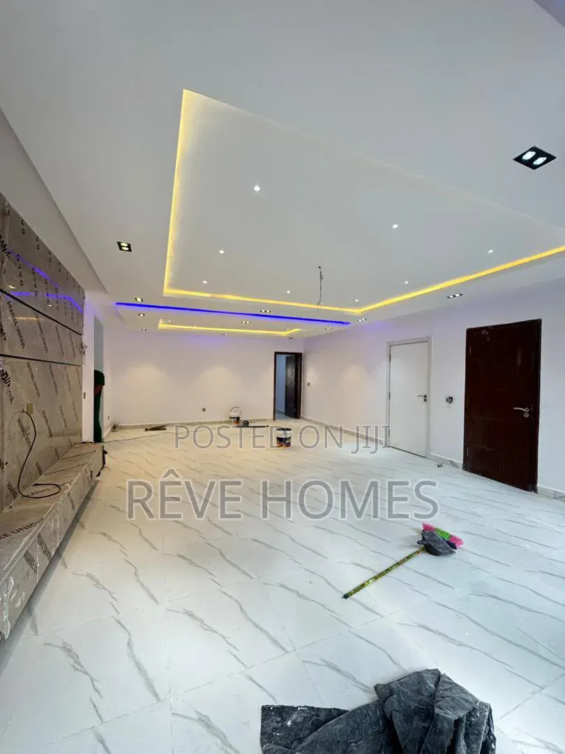 Furnished 3bdrm Block of Flats in Eric Moore for sale in Eric Moore