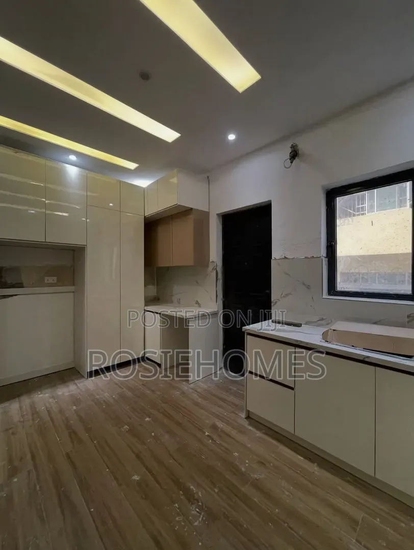 6bdrm Duplex in Chaplain Court, Abraham Adesanya Estate for rent in Abraham Adesanya Estate