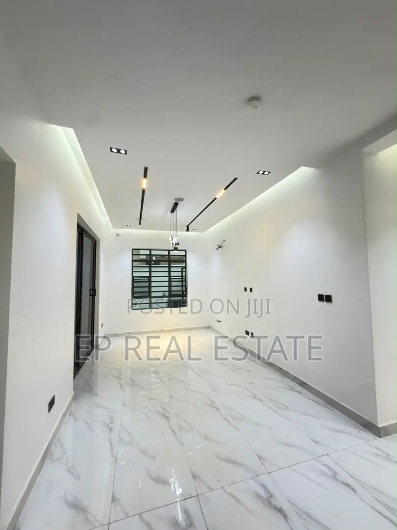 5bdrm Duplex in Apo Resettlement for sale in Apo Resettlement
