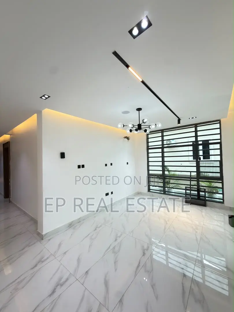 5bdrm Duplex in Apo Resettlement for sale in Apo Resettlement