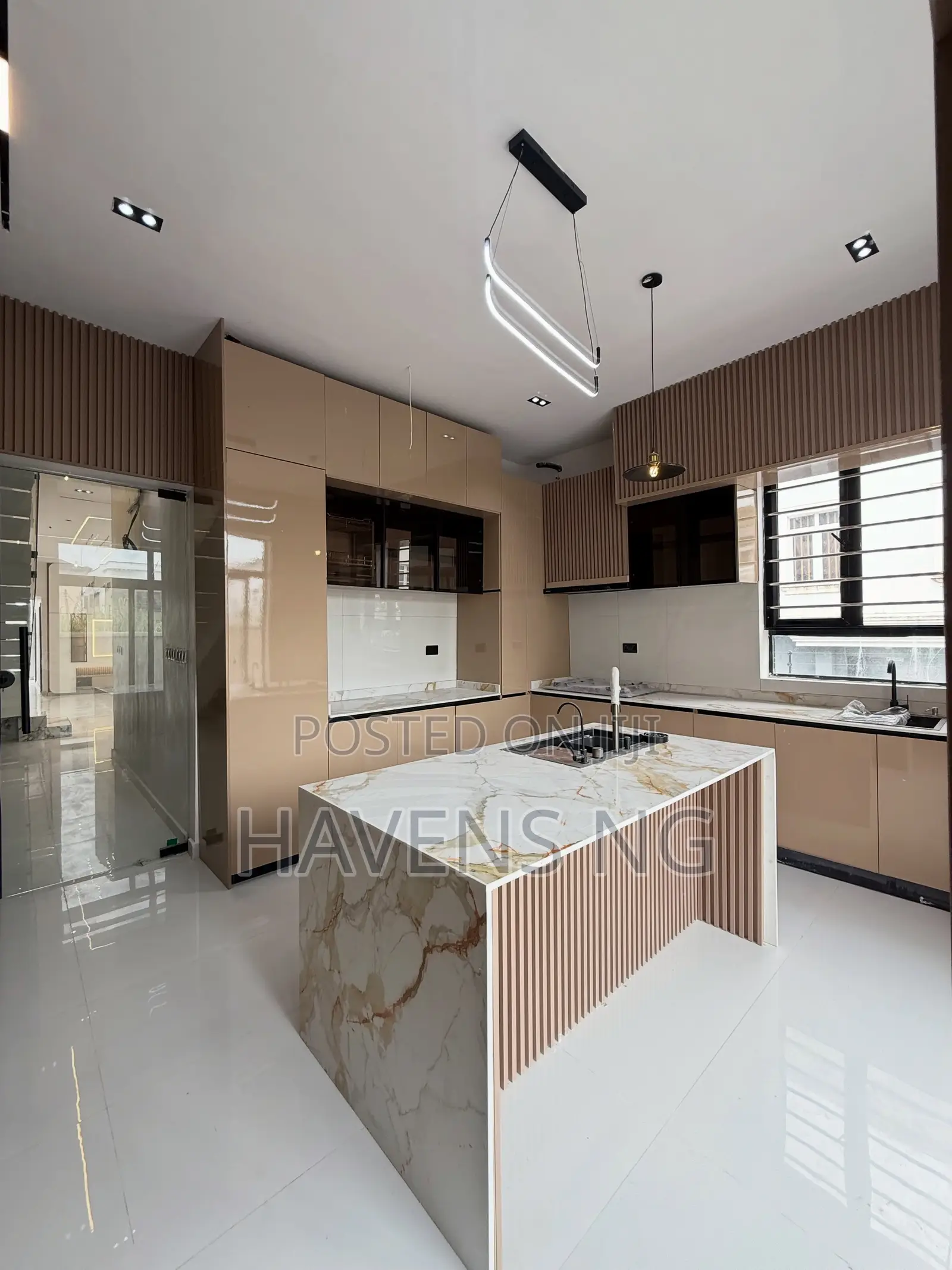 5bdrm Duplex in Lekki Phase 2 for sale in Lekki Phase 2