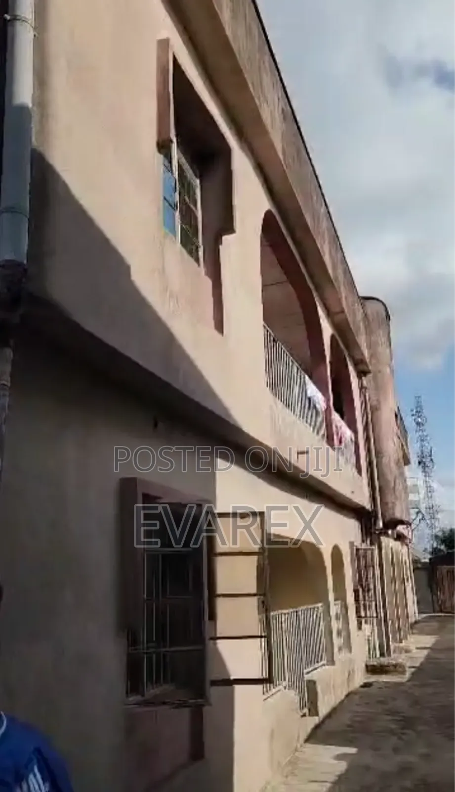 12bdrm Block of Flats in Okokomaiko for sale in Okokomaiko