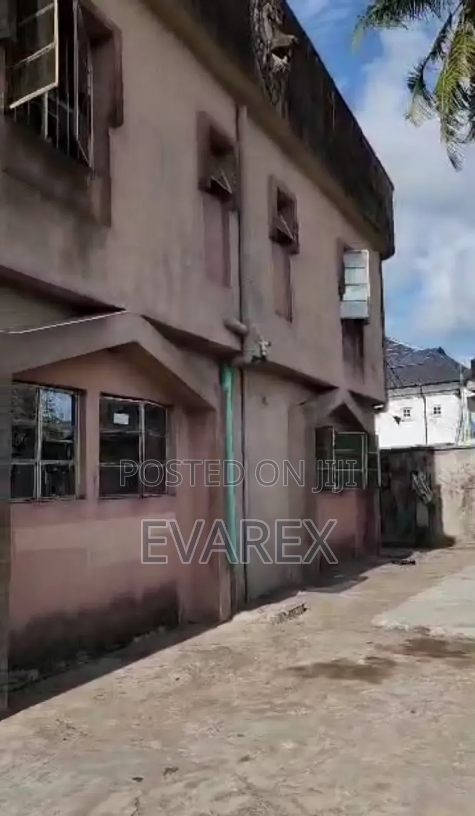12bdrm Block of Flats in Okokomaiko for sale in Okokomaiko